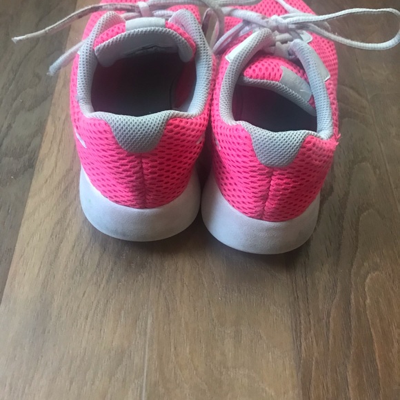 Girls Nike shoes - Picture 5 of 5